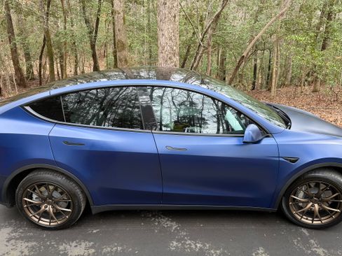 Used 2020 Tesla Model Y Long Range image 2