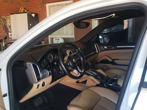 Used 2016 Porsche Cayenne AWD/4WD image 13