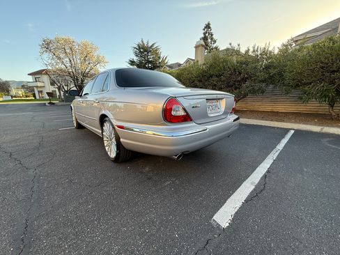 Used 2004 Jaguar XJ8 image 11