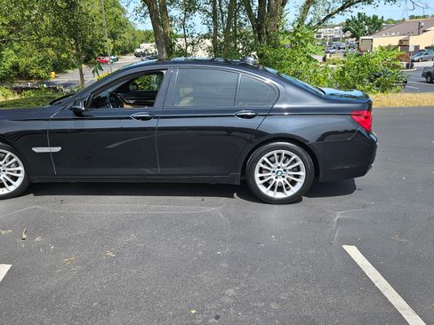 Used 2013 BMW 740i image 1