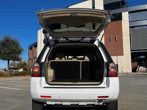 Used 2013 Land Rover LR2 HSE image 8