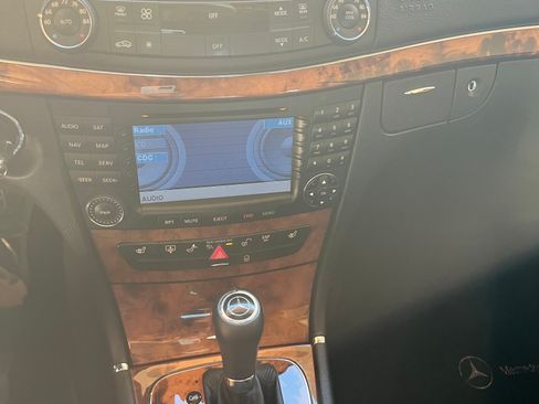Used 2007 Mercedes-Benz E 320 BlueTEC Sedan image 11
