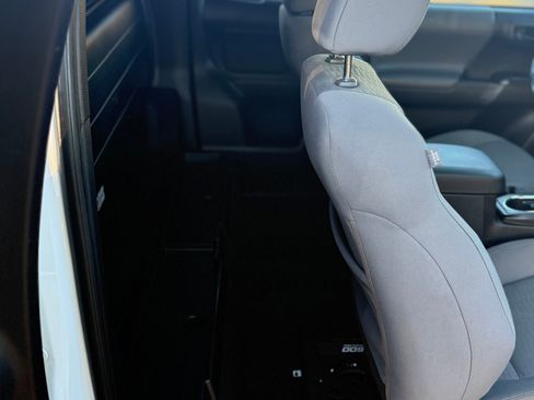 Used 2019 Toyota Tacoma SR image 18