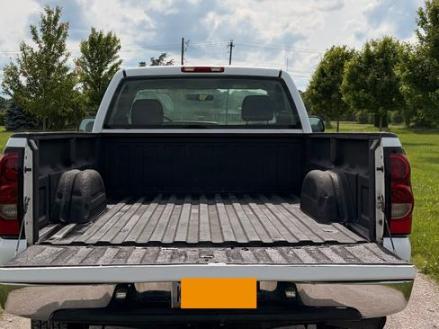 Used 2006 Chevrolet Silverado 2500 W/T w/ Snow Plow Prep Package AWD/4WD image 6