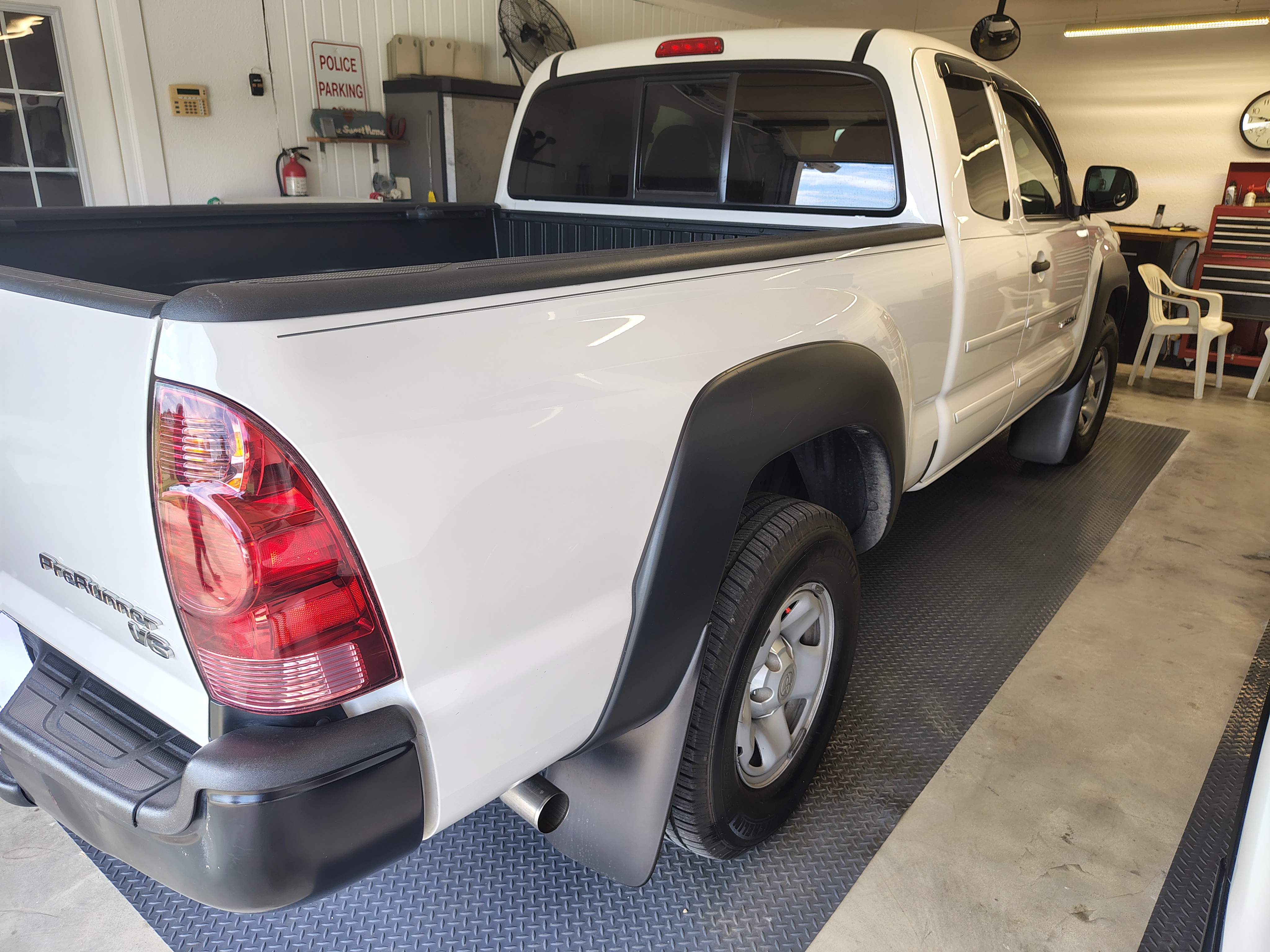 Used 2015 Toyota Tacoma PreRunner w/ Convenience Package RWD image 4