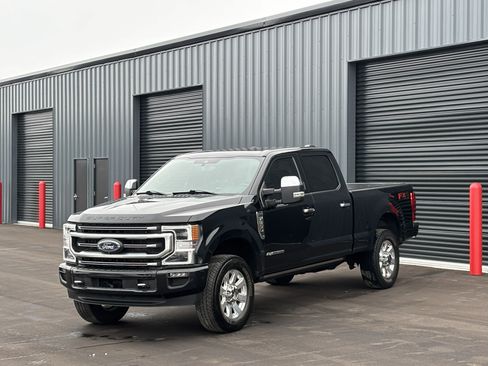 Used 2021 Ford F350 Platinum w/ FX4 Off-Road Package image 2