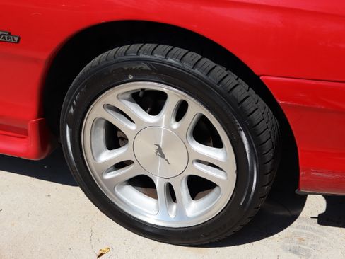 Used 1998 Ford Mustang GT RWD image 12