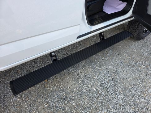 Used 2022 Chevrolet Colorado LT w/ Luxury Package image 24