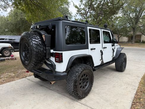 Used 2016 Jeep Wrangler Unlimited Rubicon AWD/4WD image 2