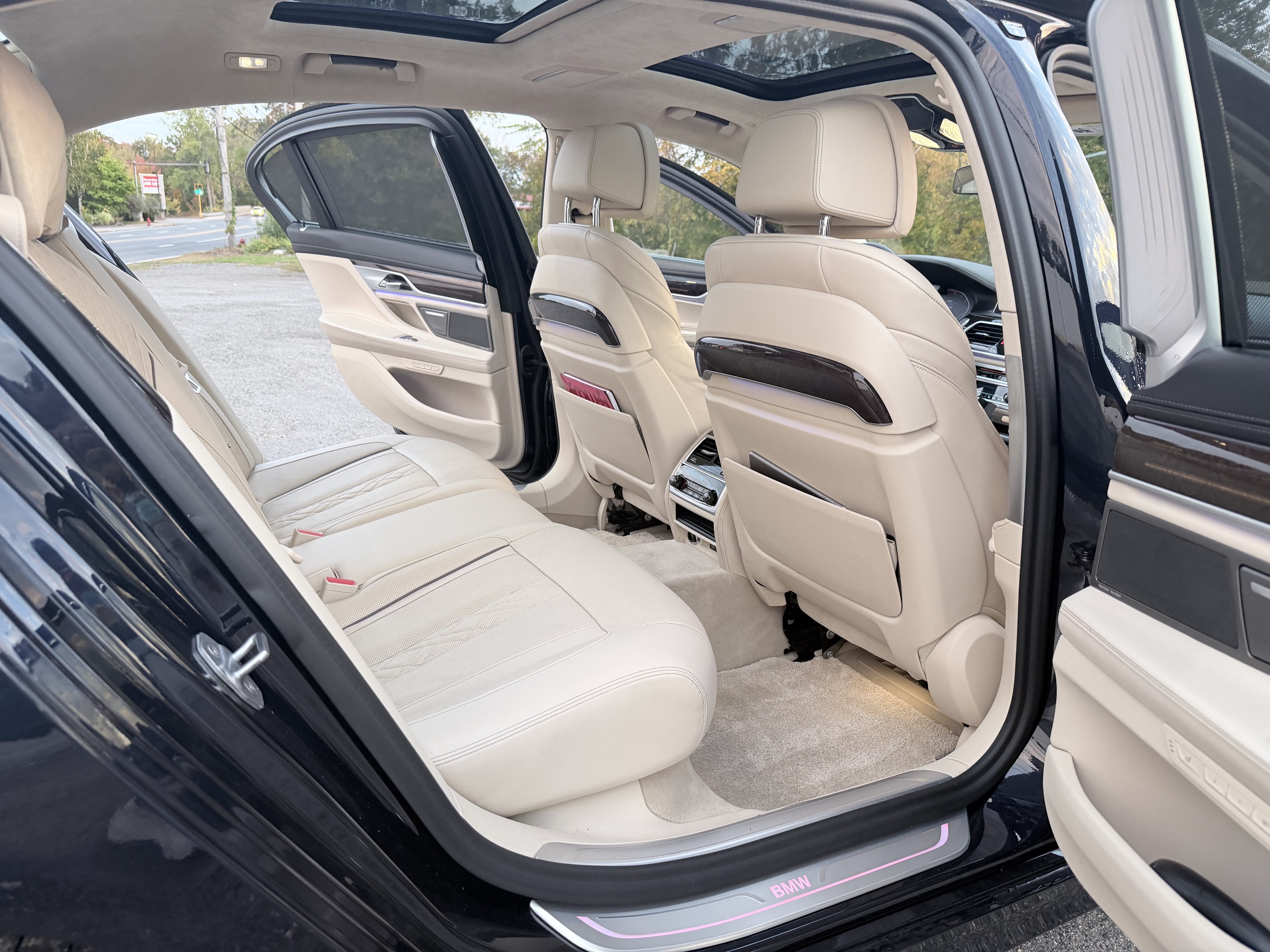 Used 2020 BMW 750i xDrive w/ Luxury Rear Seating Package AWD/4WD image 16