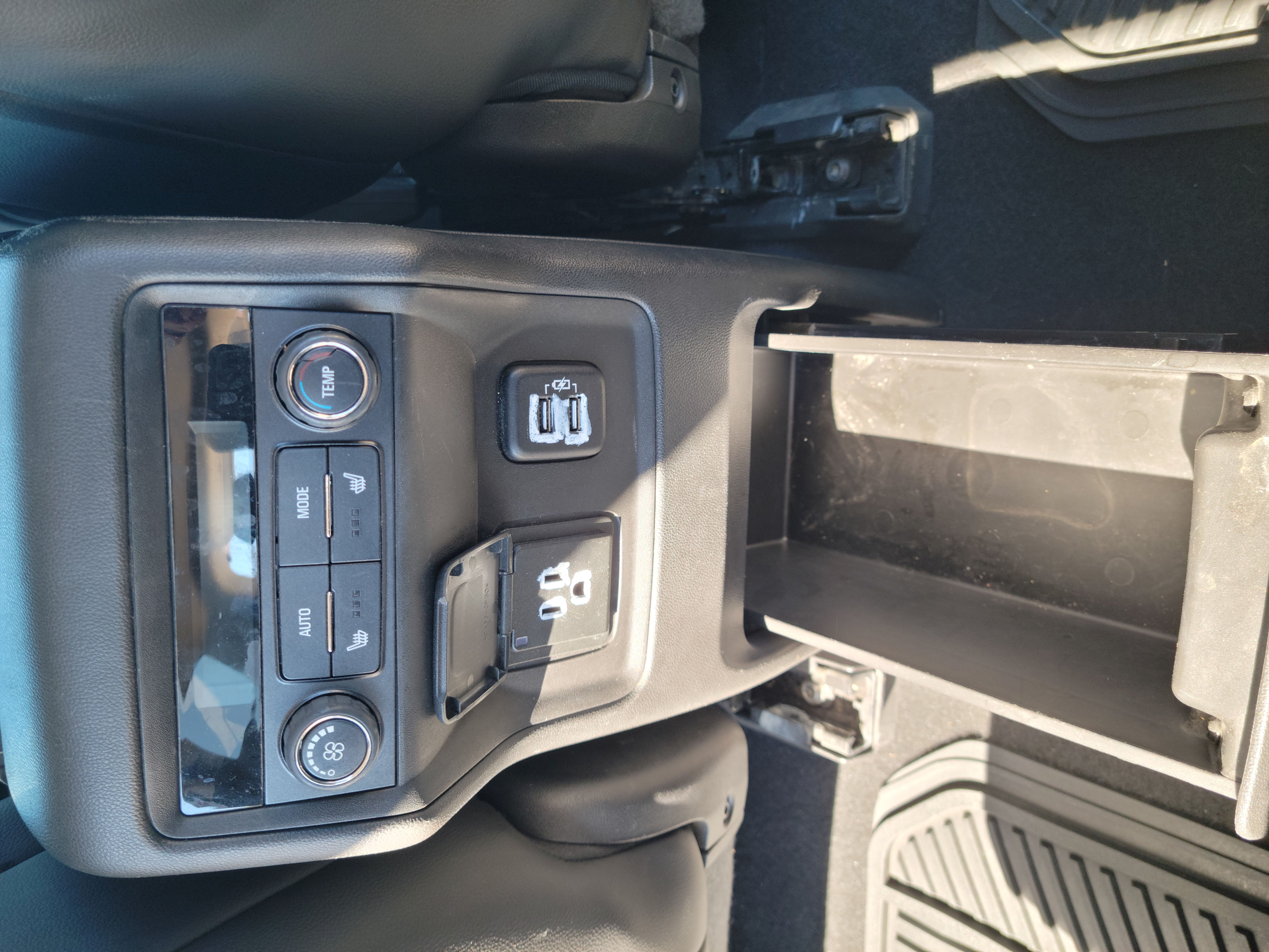 Used 2017 GMC Acadia Denali w/ Technology Package FWD image 22