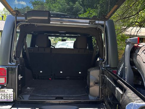 Used 2014 Jeep Wrangler Unlimited Sport w/ Quick Order Package 24S AWD/4WD image 5