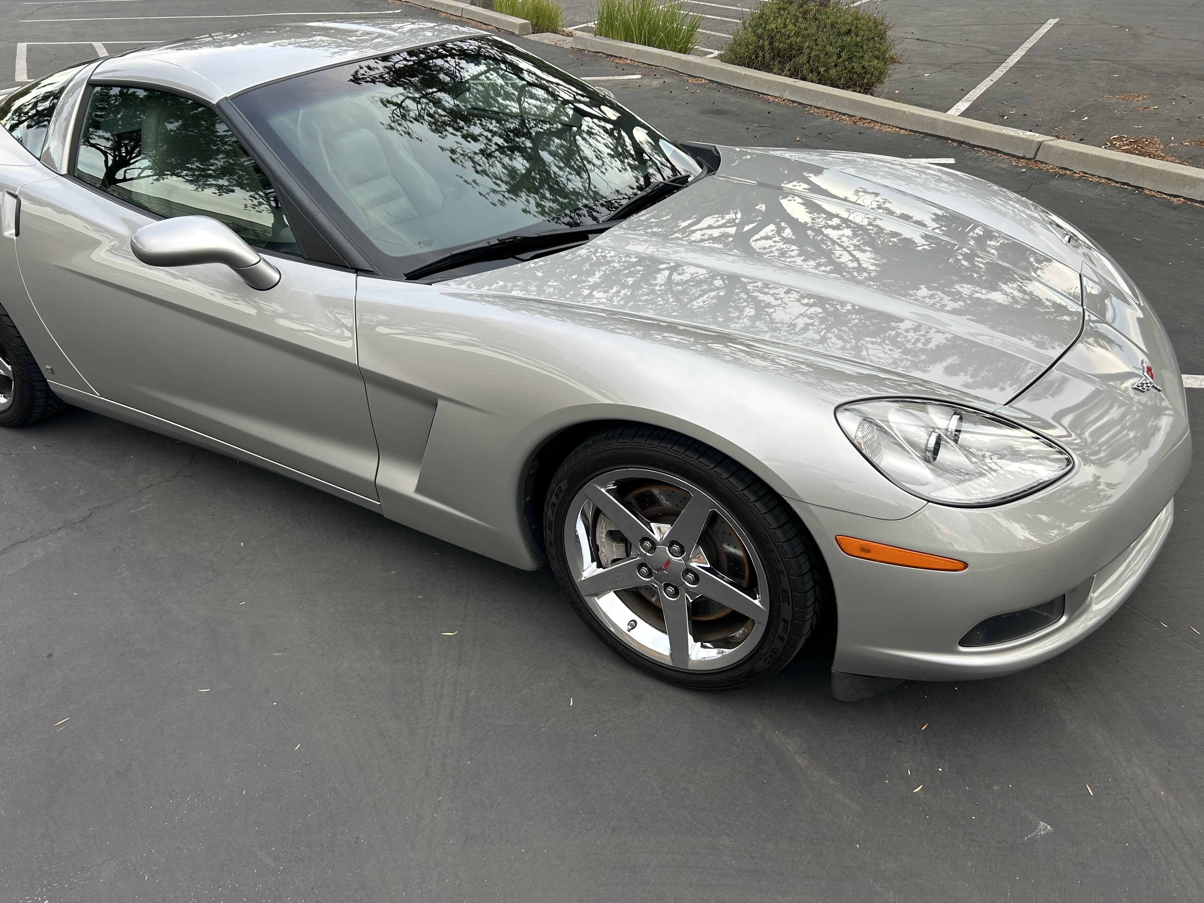 Used 2007 Chevrolet Corvette Coupe w/ Preferred Equipment Group RWD image 2