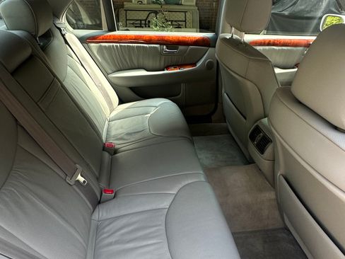 Used 2004 Lexus LS 430 w/ Modern Luxury Pkg RWD image 16