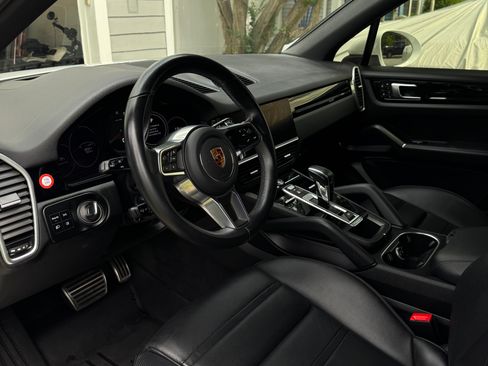 Used 2023 Porsche Cayenne AWD/4WD image 8
