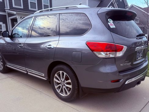 Used 2015 Nissan Pathfinder SL w/ SL Tech Package image 9