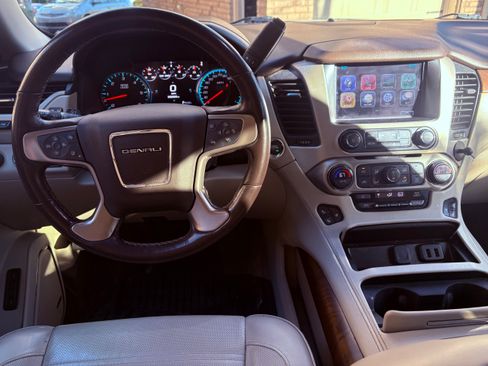 Used 2019 GMC Yukon Denali w/ Denali Ultimate Package image 14