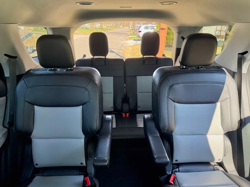 Used 2022 Ford Explorer XLT w/ Equipment Group 202A image 28