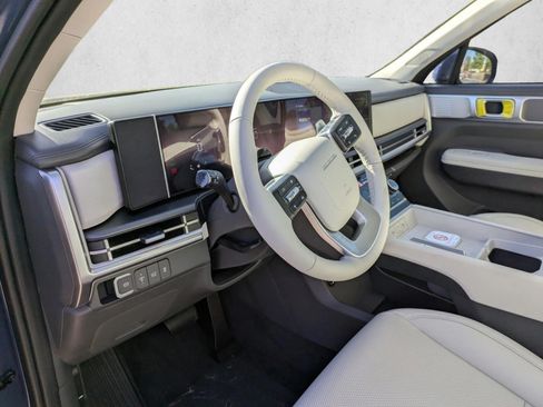 Used 2025 Hyundai Santa Fe Calligraphy image 8