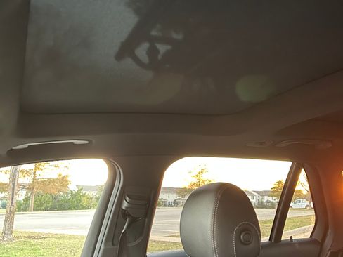 Used 2019 Mercedes-Benz GLC 350e 4MATIC image 16