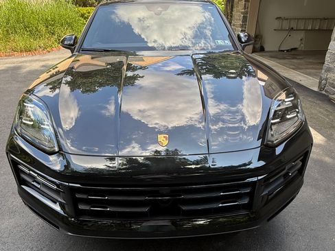 Used 2024 Porsche Cayenne image 8