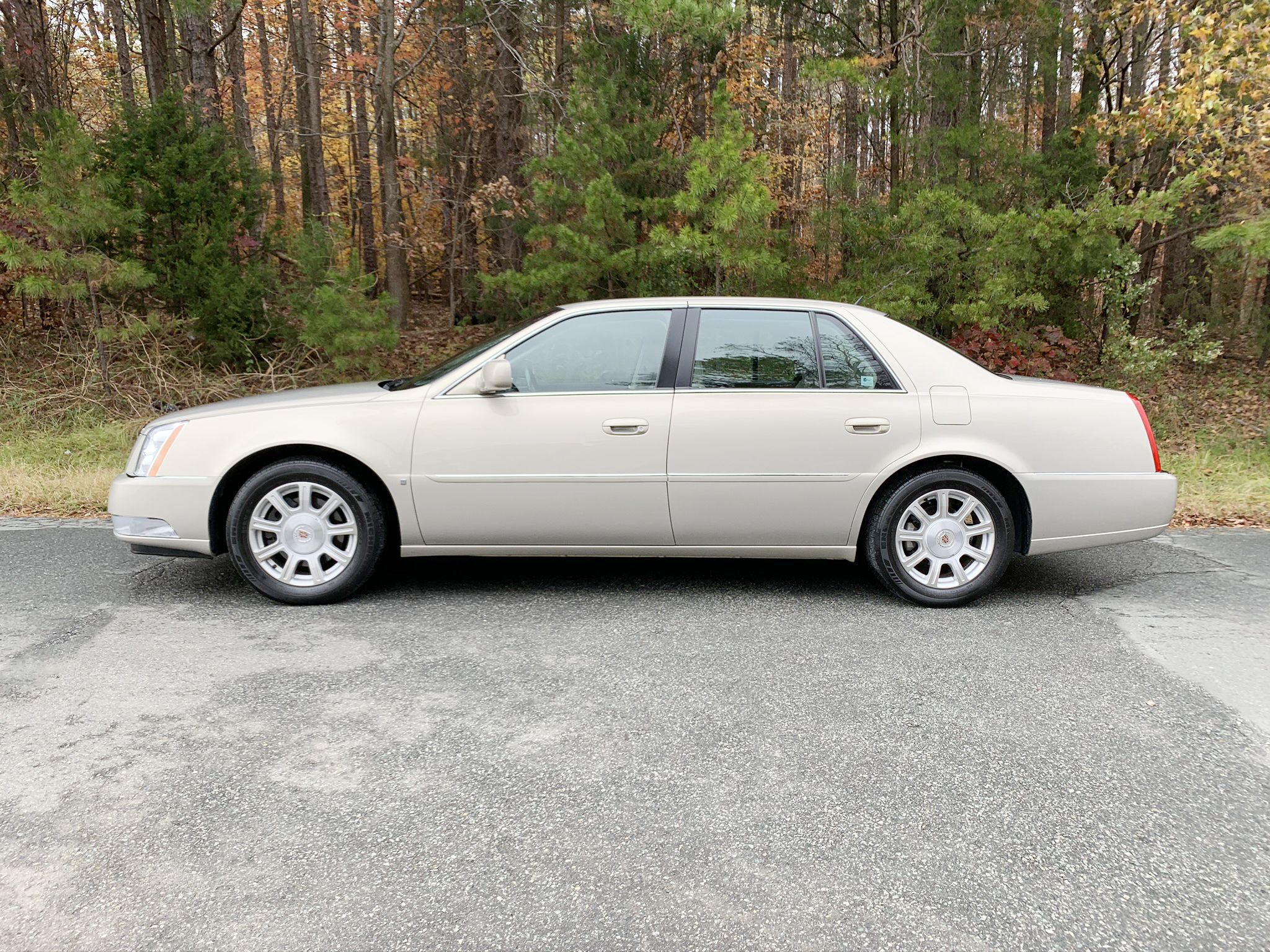 Used 2008 Cadillac DTS FWD image 5