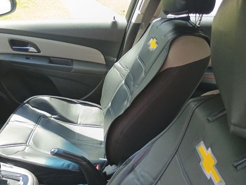 Used 2014 Chevrolet Cruze LS image 5