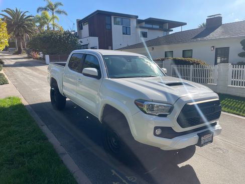 Used 2020 Toyota Tacoma TRD Sport image 10
