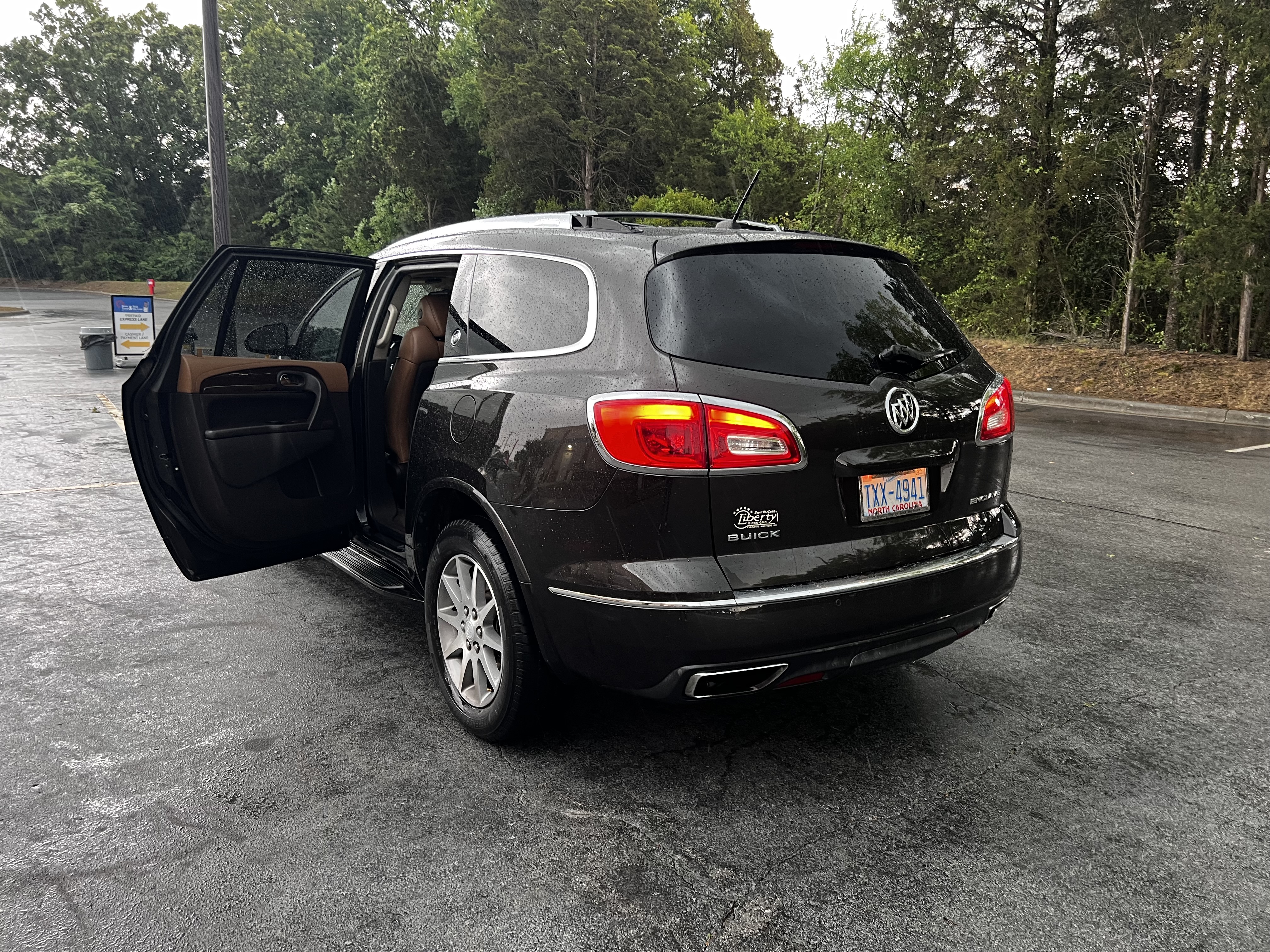 Used 2014 Buick Enclave Leather FWD image 2