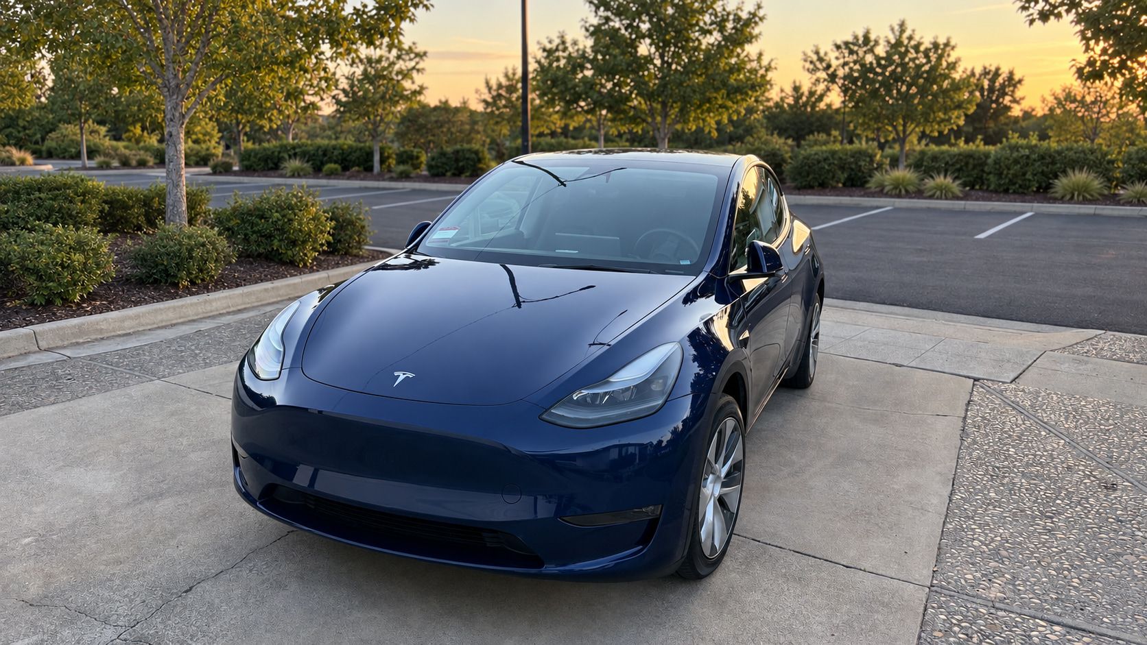 Used 2023 Tesla Model Y Long Range AWD/4WD image 1