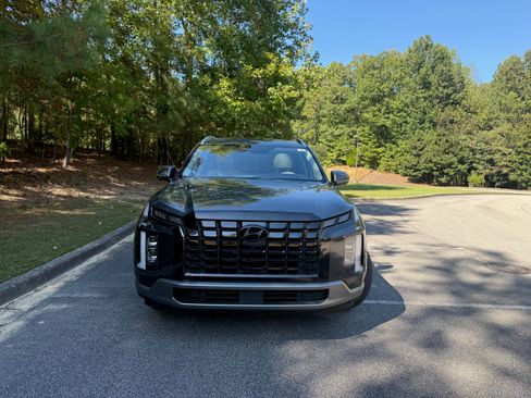 Used 2023 Hyundai Palisade Limited w/ Cargo Package FWD image 4