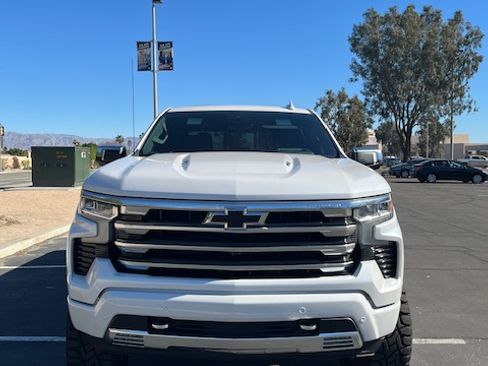 Used 2023 Chevrolet Silverado 1500 High Country w/ High Country Premium Package image 2