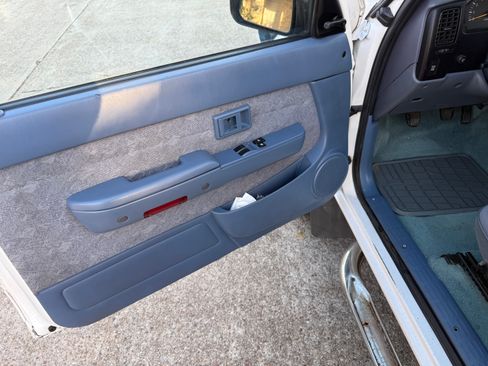 Used 2000 Toyota Tacoma 4x4 Xtracab V6 image 9