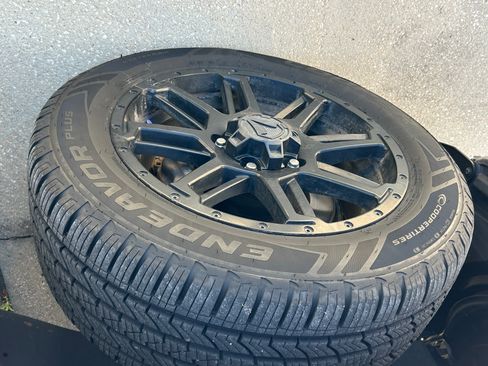 Used 2020 Toyota Tundra SR5 w/ SR5 Upgrade Package image 13