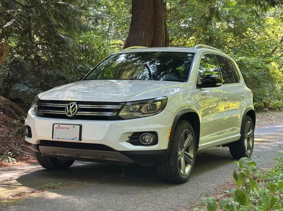 Used 2017 Volkswagen Tiguan Sport AWD/4WD image 1
