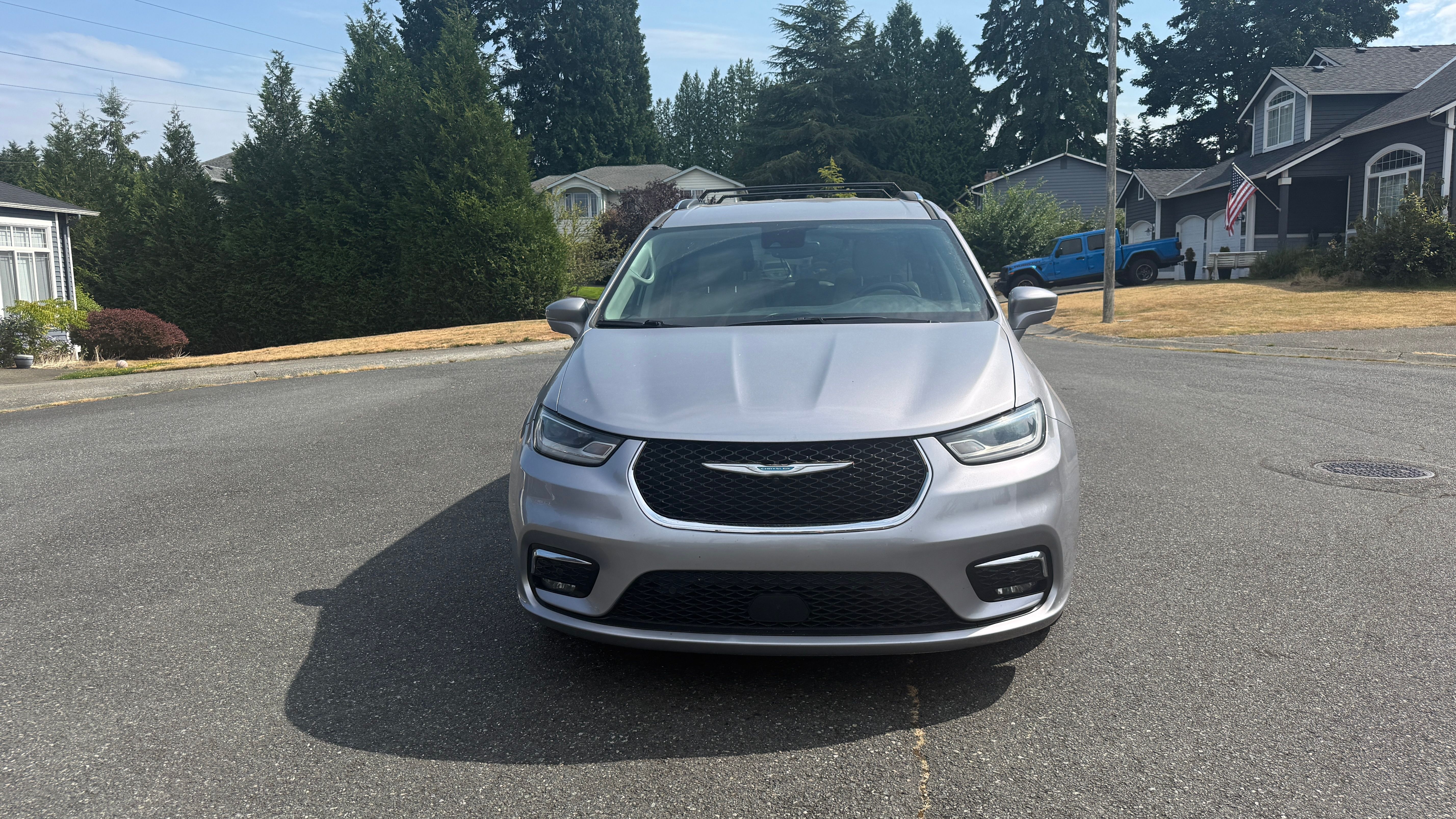 Used 2021 Chrysler Pacifica Touring-L FWD image 11