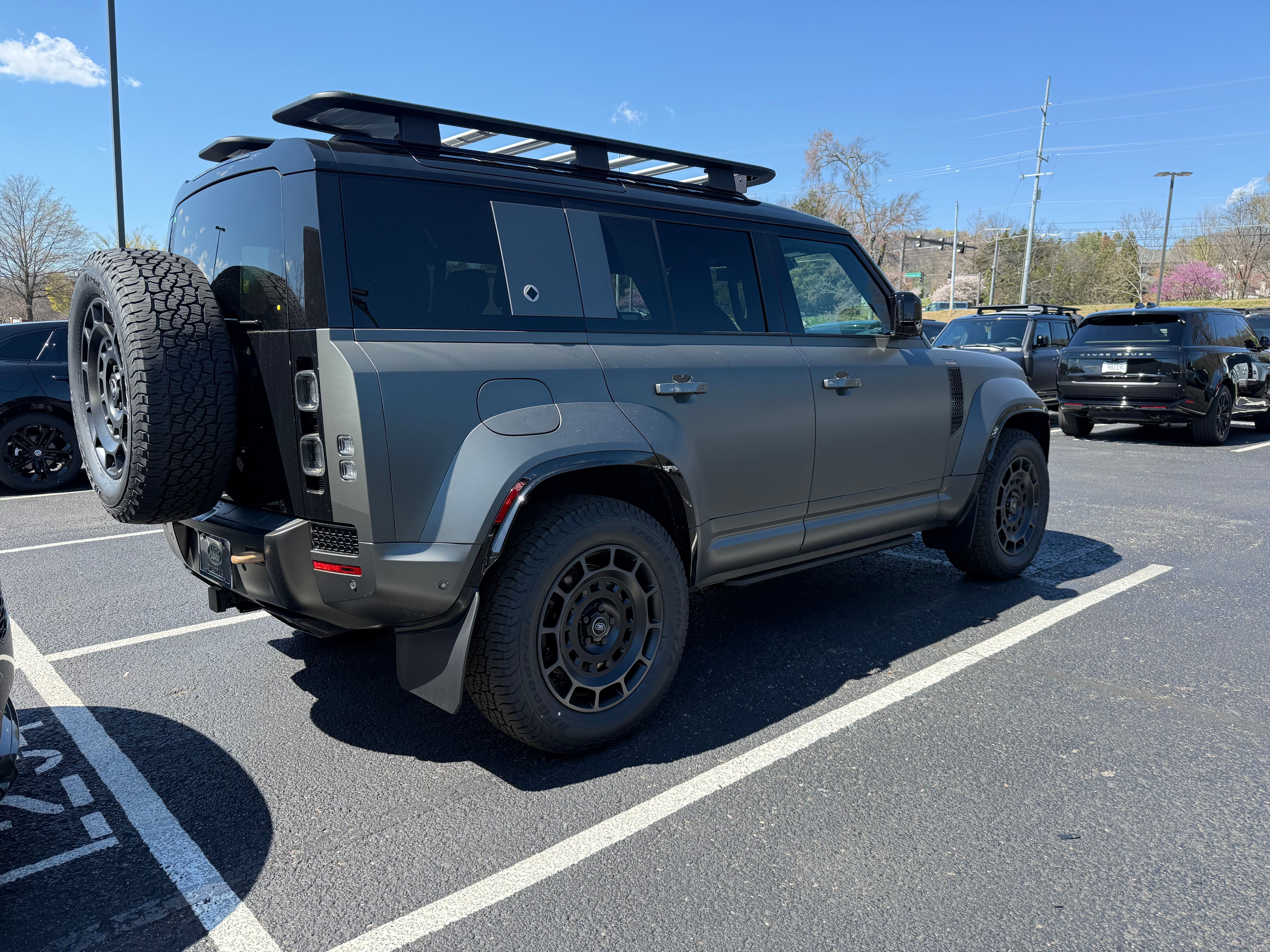 Used 2025 Land Rover Defender 110 AWD/4WD image 4