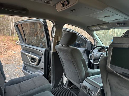 Used 2015 Nissan Armada SV image 8