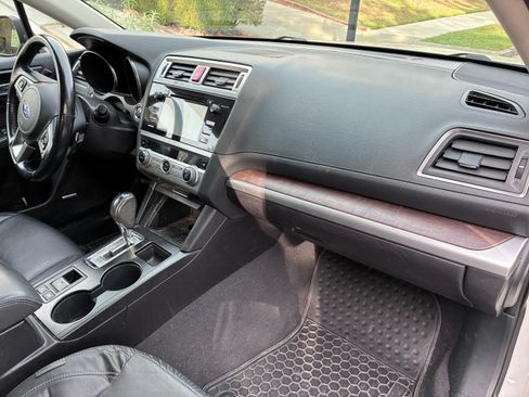 Used 2016 Subaru Outback 2.5i Limited AWD/4WD image 9