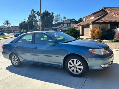 Used 2004 Toyota Camry XLE image 2