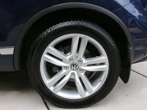 Used 2012 Volkswagen Touareg VR6 image 23