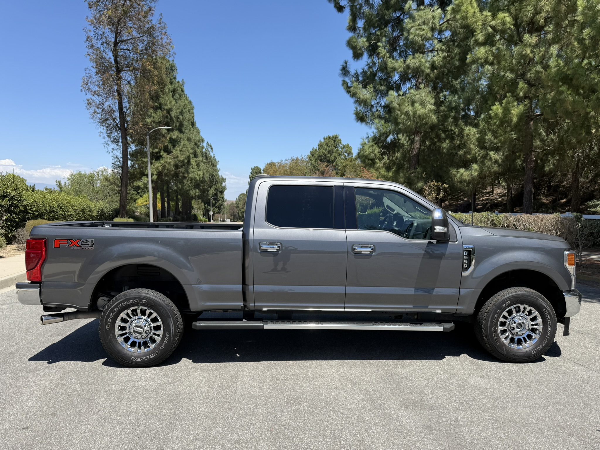 Used 2022 Ford F250 XLT w/ XLT Premium Package AWD/4WD image 1
