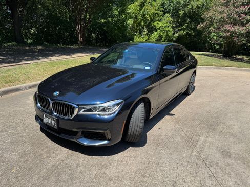 Used 2018 BMW 750i xDrive AWD/4WD image 1
