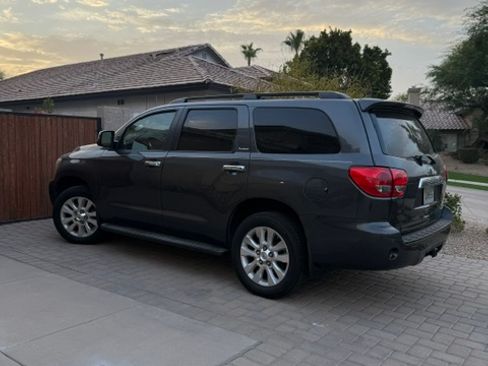 Used 2015 Toyota Sequoia Platinum RWD image 1