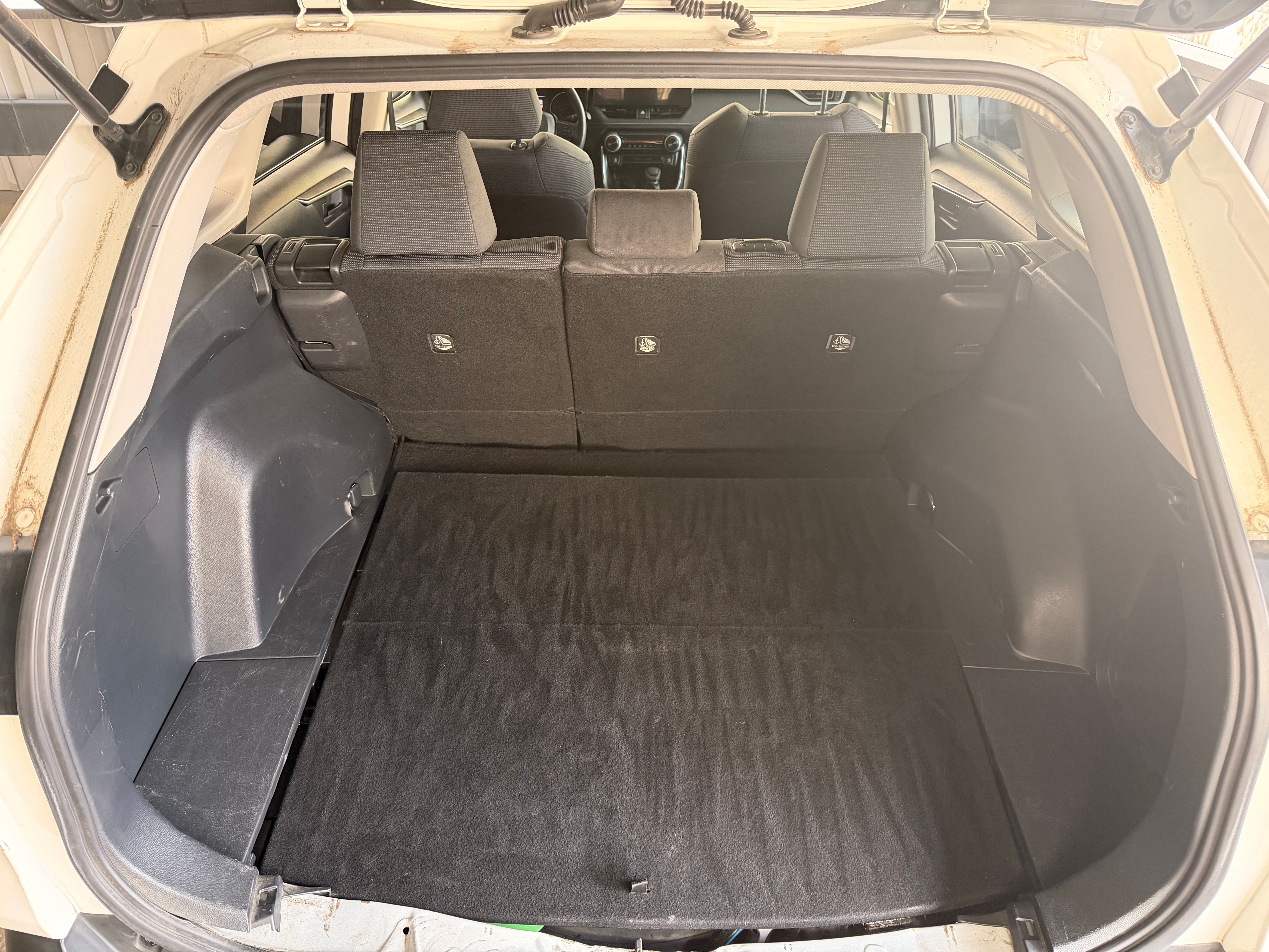 Used 2020 Toyota RAV4 LE AWD/4WD image 25