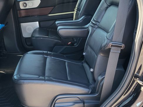 Used 2023 Lincoln Navigator Reserve image 12