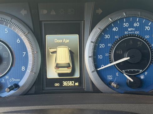 Used 2015 Toyota Sienna XLE image 8