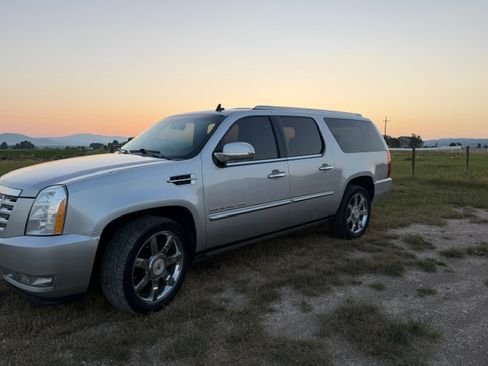 Used 2014 Cadillac Escalade ESV Luxury AWD/4WD image 8