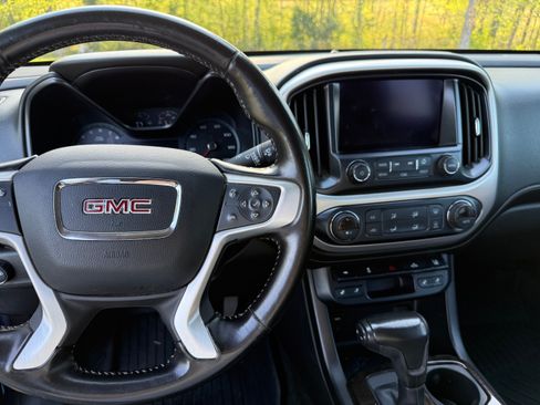 Used 2018 GMC Canyon SLT w/ Driver Alert Package image 9