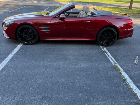 Used 2018 Mercedes-Benz SL 550 image 2